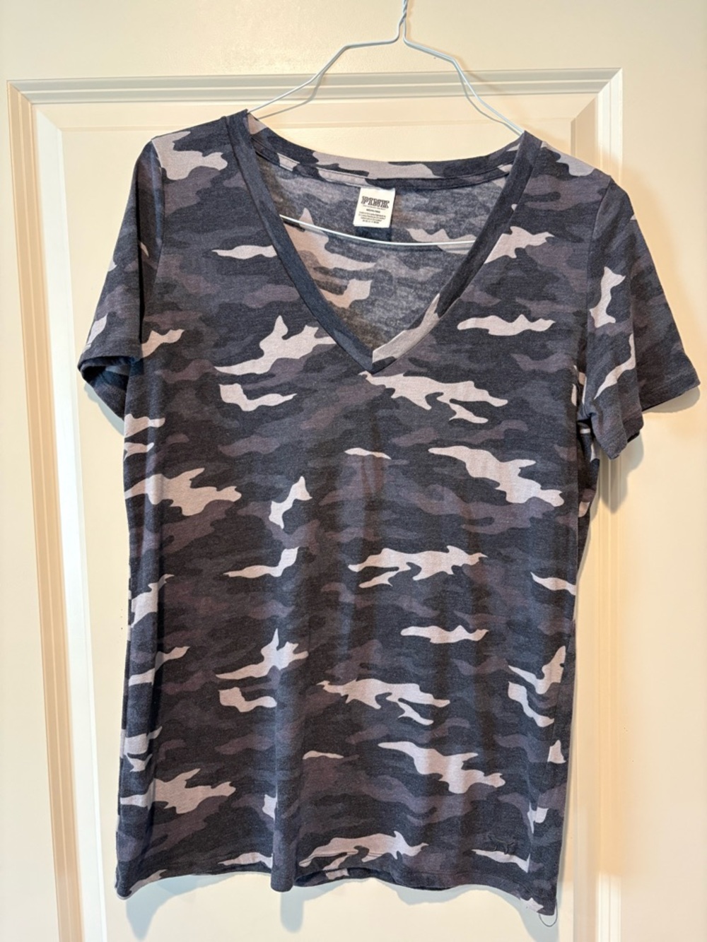 PINK Victoria's Secret Gray & Charcoal Camo V-Neck Tee